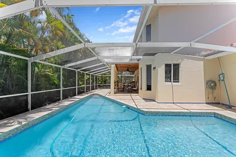 300 Sw 15th Drive Boca Raton FL 33432