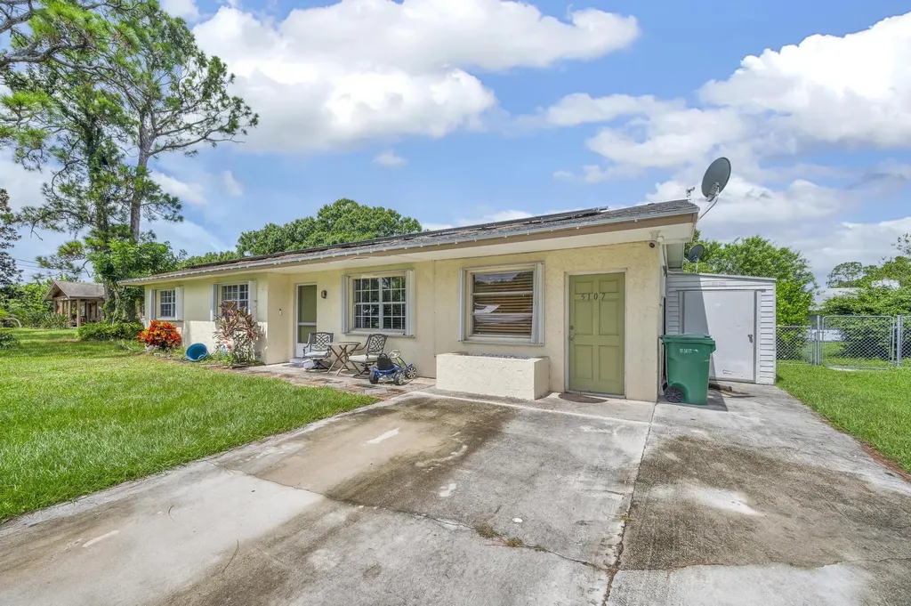 5107 Palm Drive Fort Pierce FL 34982