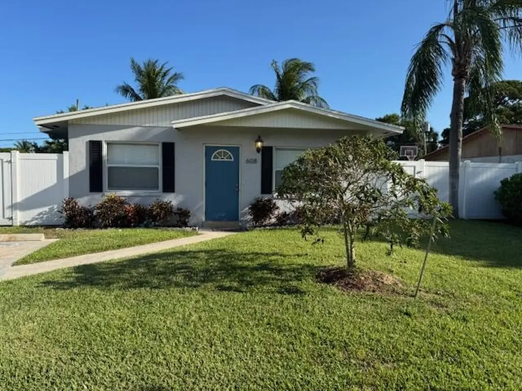 608 SW 8th Court Delray Beach FL 33444