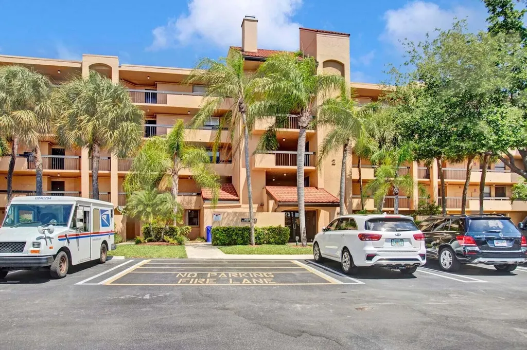 955 Dotterel 2104 Road Delray Beach FL 33444