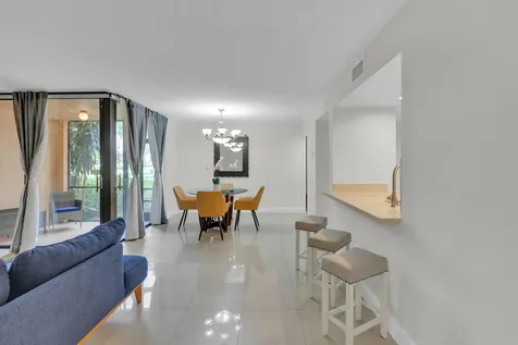 955 Dotterel 2104 Road Delray Beach FL 33444