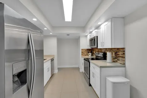 955 Dotterel 2104 Road Delray Beach FL 33444