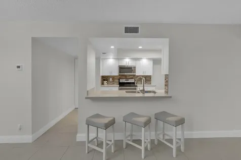 955 Dotterel 2104 Road Delray Beach FL 33444