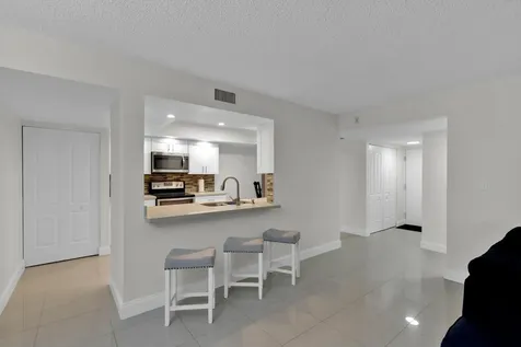 955 Dotterel 2104 Road Delray Beach FL 33444