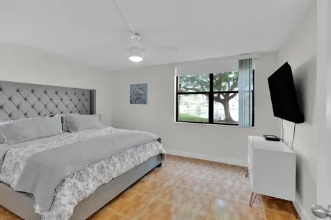 955 Dotterel 2104 Road Delray Beach FL 33444