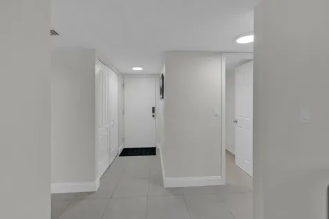955 Dotterel 2104 Road Delray Beach FL 33444