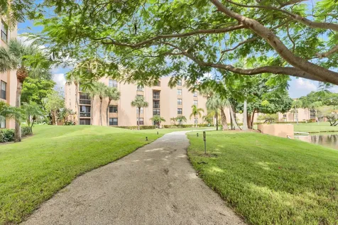 955 Dotterel 2104 Road Delray Beach FL 33444