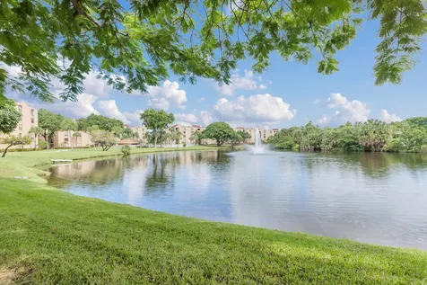 955 Dotterel 2104 Road Delray Beach FL 33444