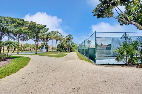 955 Dotterel 2104 Road Delray Beach FL 33444