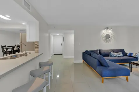 955 Dotterel 2104 Road Delray Beach FL 33444
