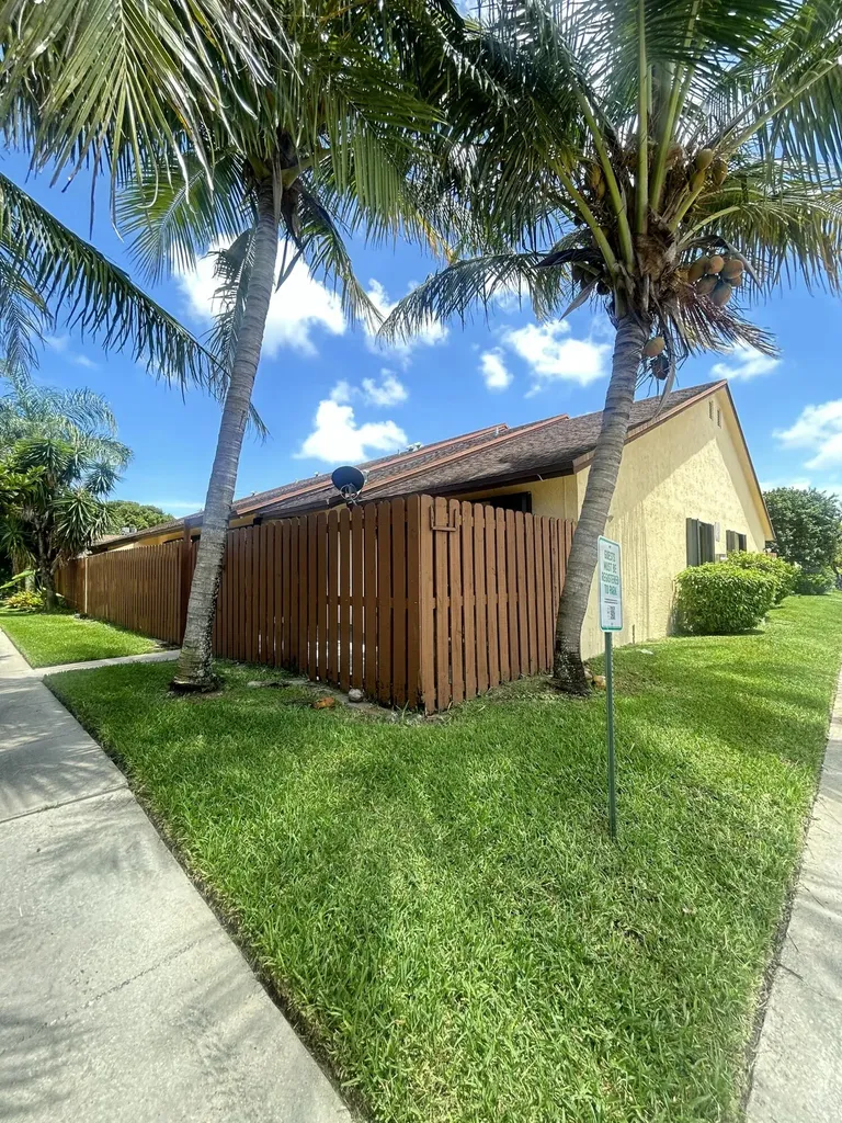 391 Springdale Circle Palm Springs FL 33461