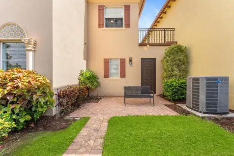 106 Via Floresta Drive Boca Raton FL 33487