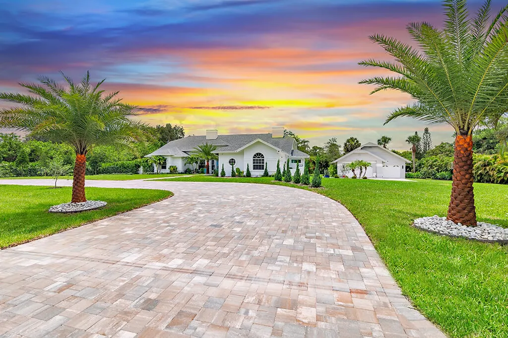 8852 154 Court Palm Beach Gardens FL 33418