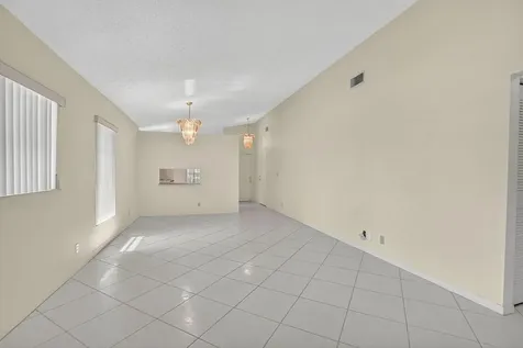 8129 Springtree Road Boca Raton FL 33496