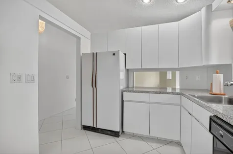8129 Springtree Road Boca Raton FL 33496