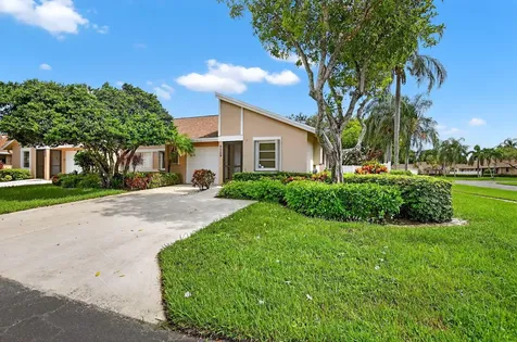 8129 Springtree Road Boca Raton FL 33496