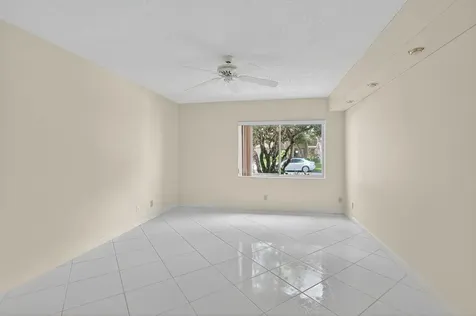 8129 Springtree Road Boca Raton FL 33496