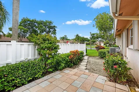 8129 Springtree Road Boca Raton FL 33496