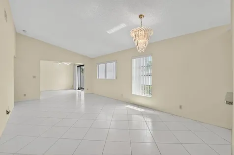 8129 Springtree Road Boca Raton FL 33496
