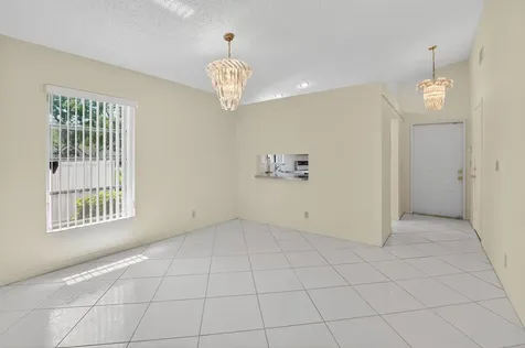 8129 Springtree Road Boca Raton FL 33496