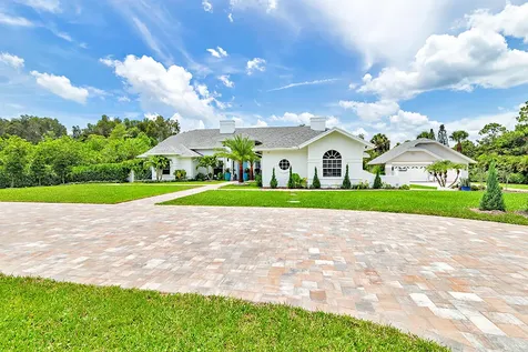 8852 154 Court Palm Beach Gardens FL 33418