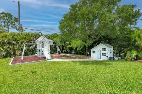 8852 154 Court Palm Beach Gardens FL 33418