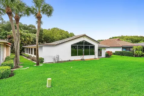 14 Oaks Lane Boynton Beach FL 33436