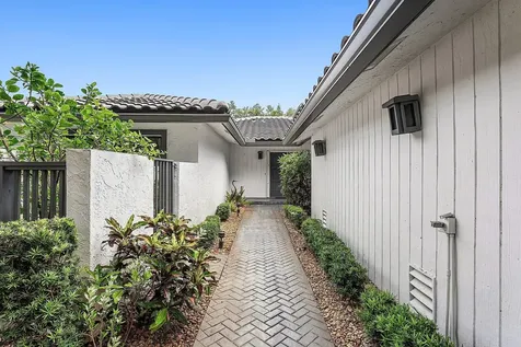 14 Oaks Lane Boynton Beach FL 33436