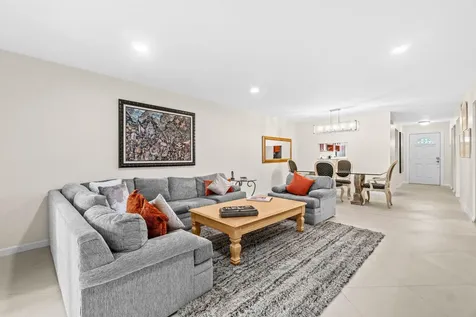 31 Stratford Lane Boynton Beach FL 33436