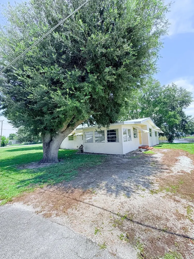1025 Ash Circle Okeechobee FL 34974