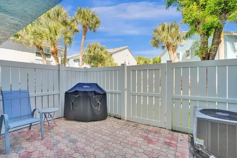1028 Jeffery Street Boca Raton FL 33487