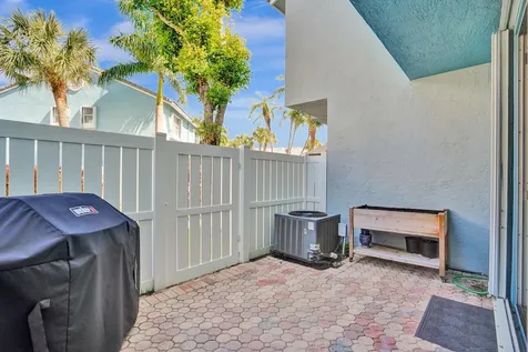 1028 Jeffery Street Boca Raton FL 33487