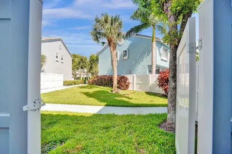 1028 Jeffery Street Boca Raton FL 33487