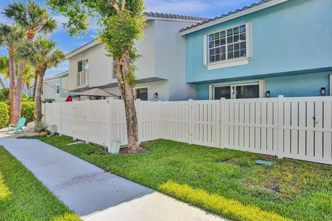 1028 Jeffery Street Boca Raton FL 33487