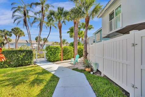 1028 Jeffery Street Boca Raton FL 33487