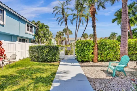 1028 Jeffery Street Boca Raton FL 33487