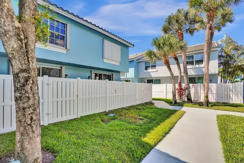 1028 Jeffery Street Boca Raton FL 33487