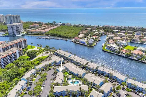 1028 Jeffery Street Boca Raton FL 33487