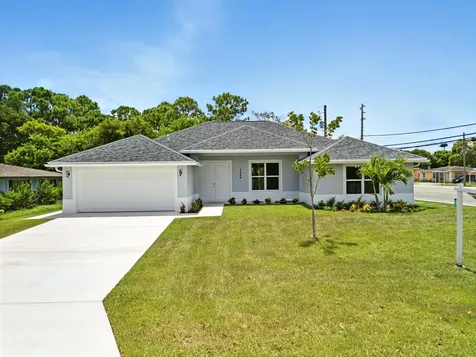 2624 Newport Drive Fort Pierce FL 34982