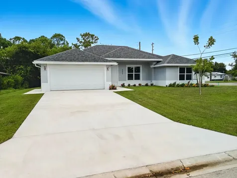 2624 Newport Drive Fort Pierce FL 34982