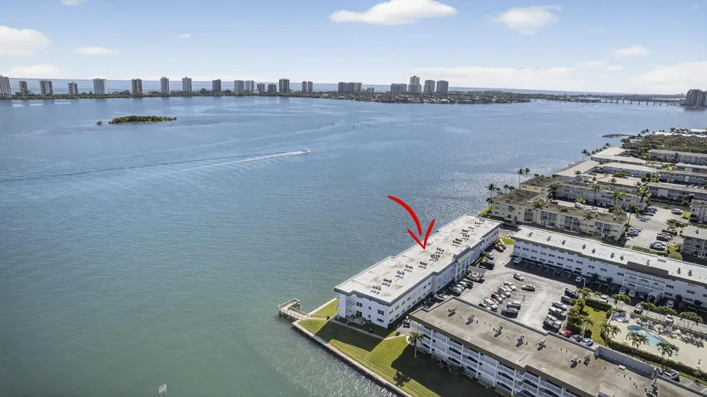 100 Shore Court North Palm Beach FL 33408