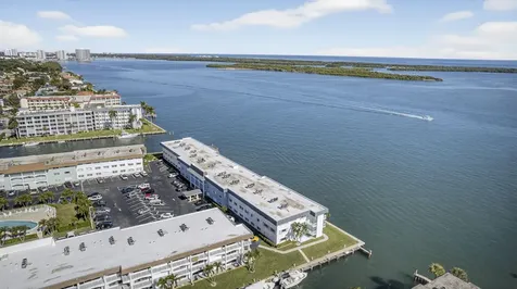 100 Shore Court North Palm Beach FL 33408