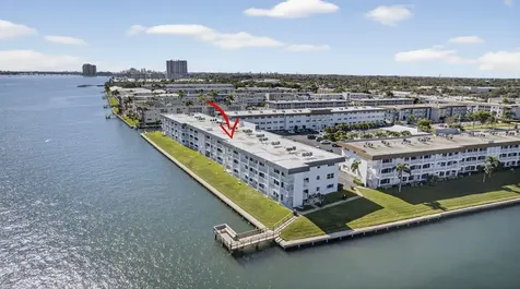 100 Shore Court North Palm Beach FL 33408