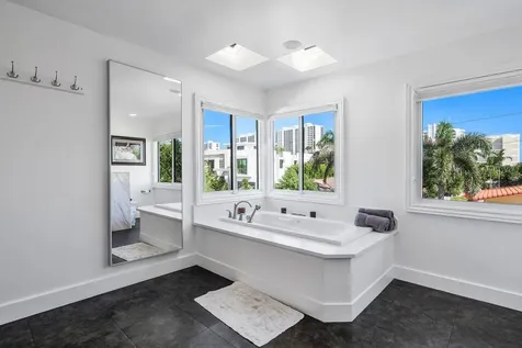 811 Se 31st Street Boca Raton FL 33432