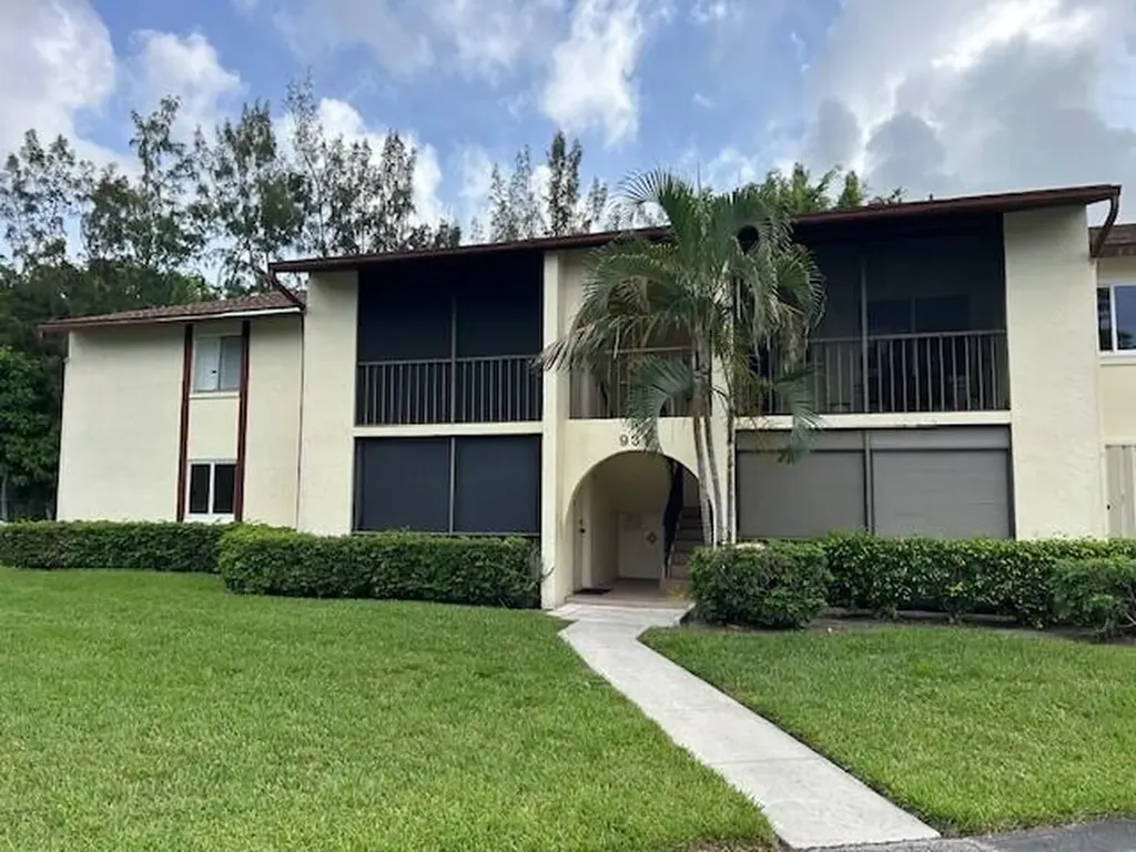 4871 Sable Pine B2 Circle West Palm Beach FL 33417