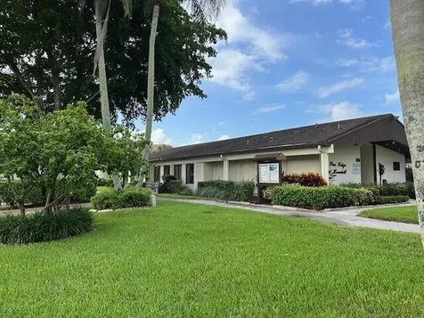 4871 Sable Pine B2 Circle West Palm Beach FL 33417