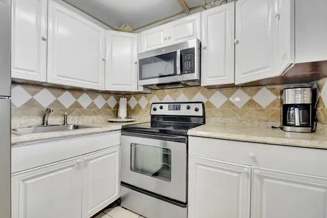 425 Southampton B West Palm Beach FL 33417