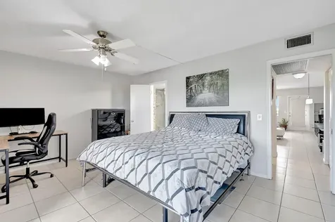 425 Southampton B West Palm Beach FL 33417