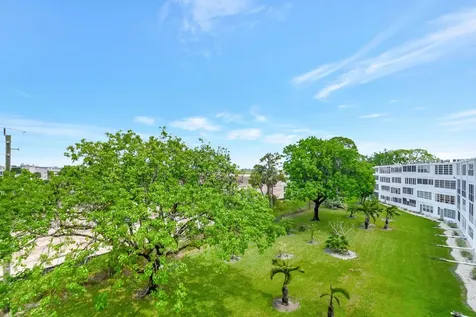 425 Southampton B West Palm Beach FL 33417