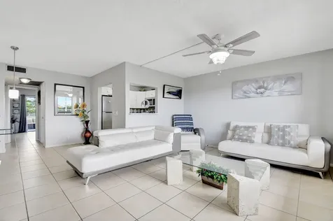 425 Southampton B West Palm Beach FL 33417